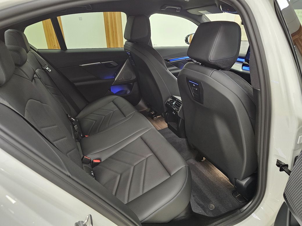 2025 BMW i5