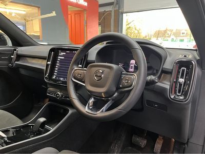 2023 Volvo XC40