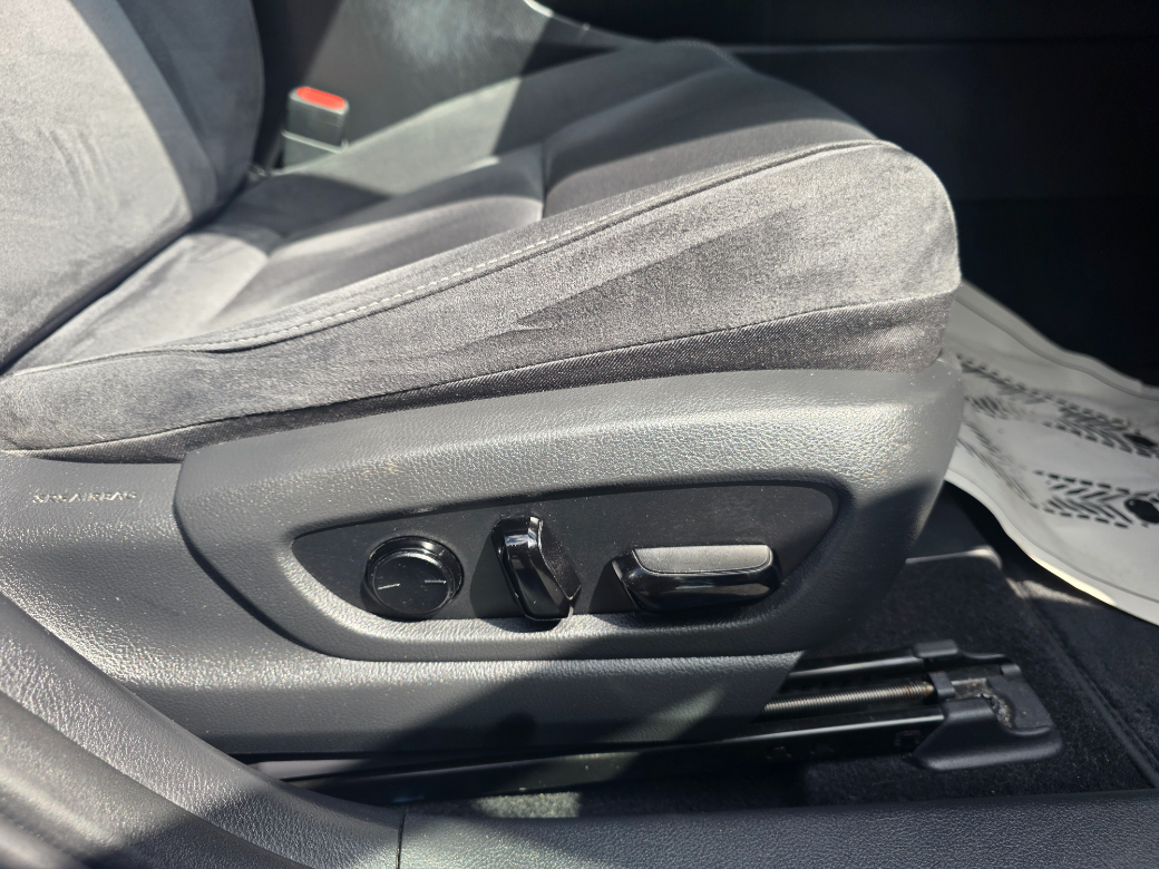 2023 Lexus UX 300e