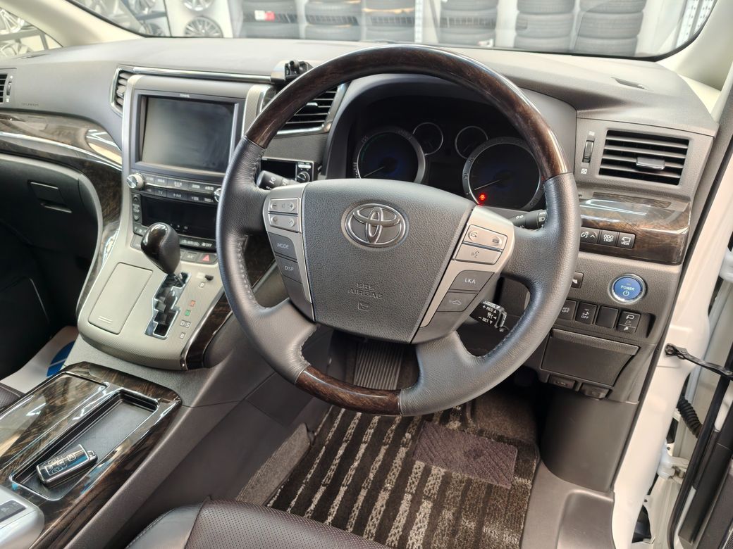 2014 Toyota Vellfire