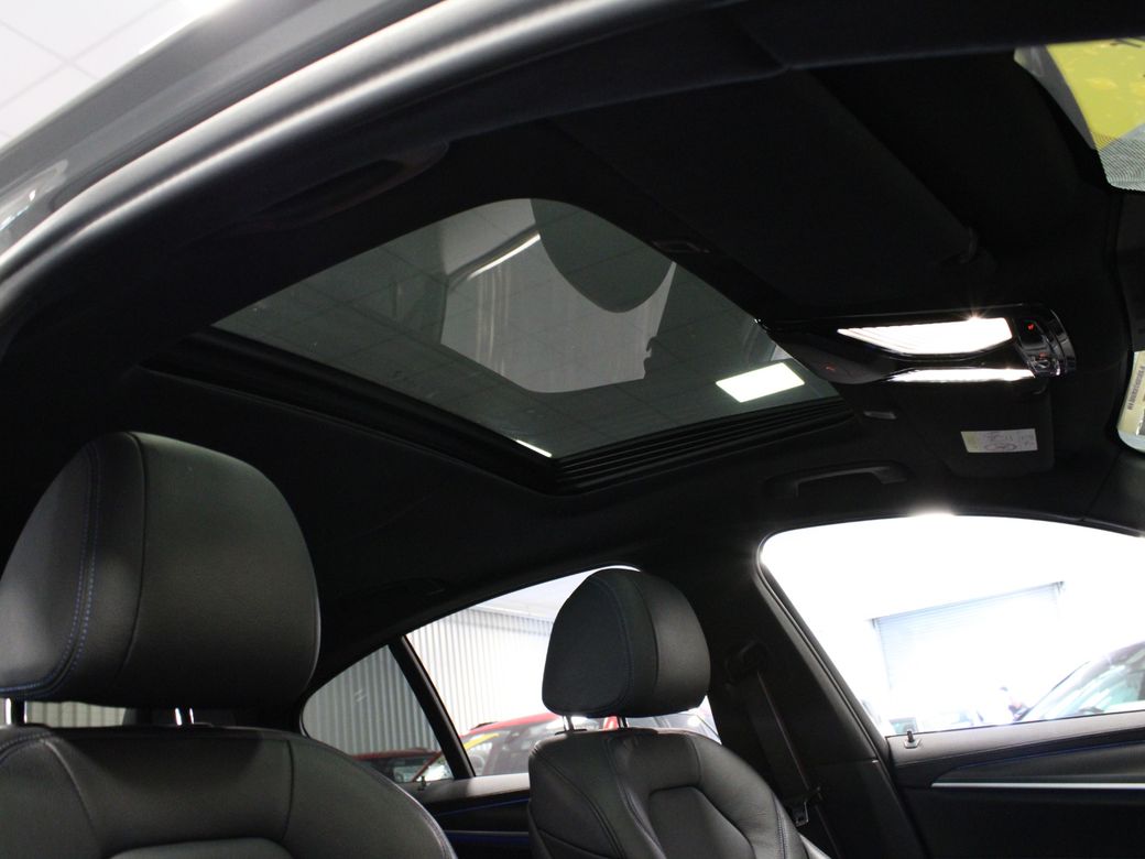 2021 BMW 530