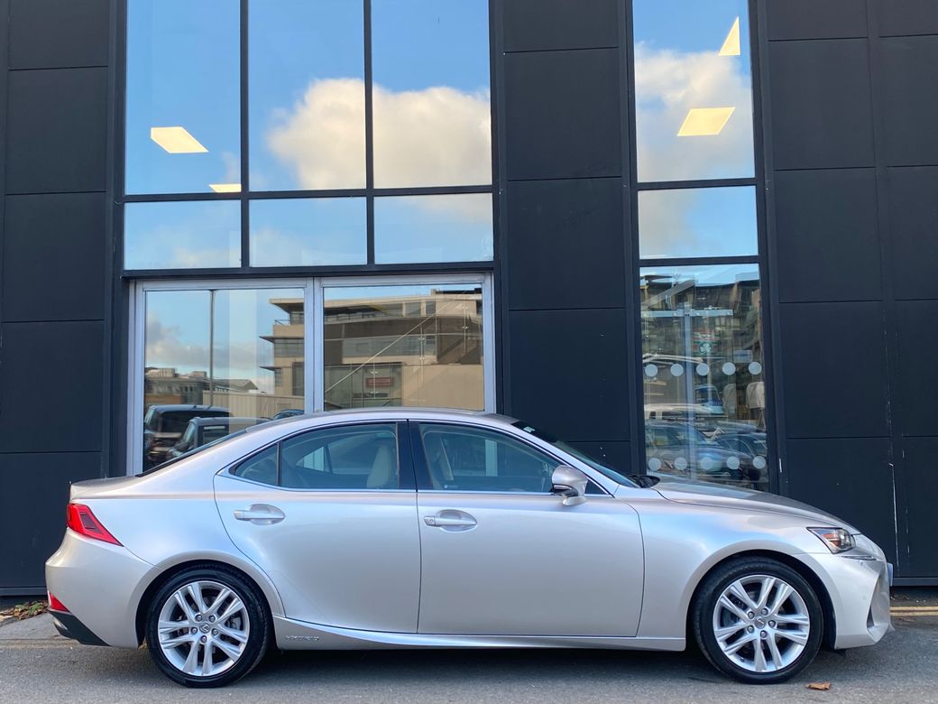2019 Lexus IS 300h