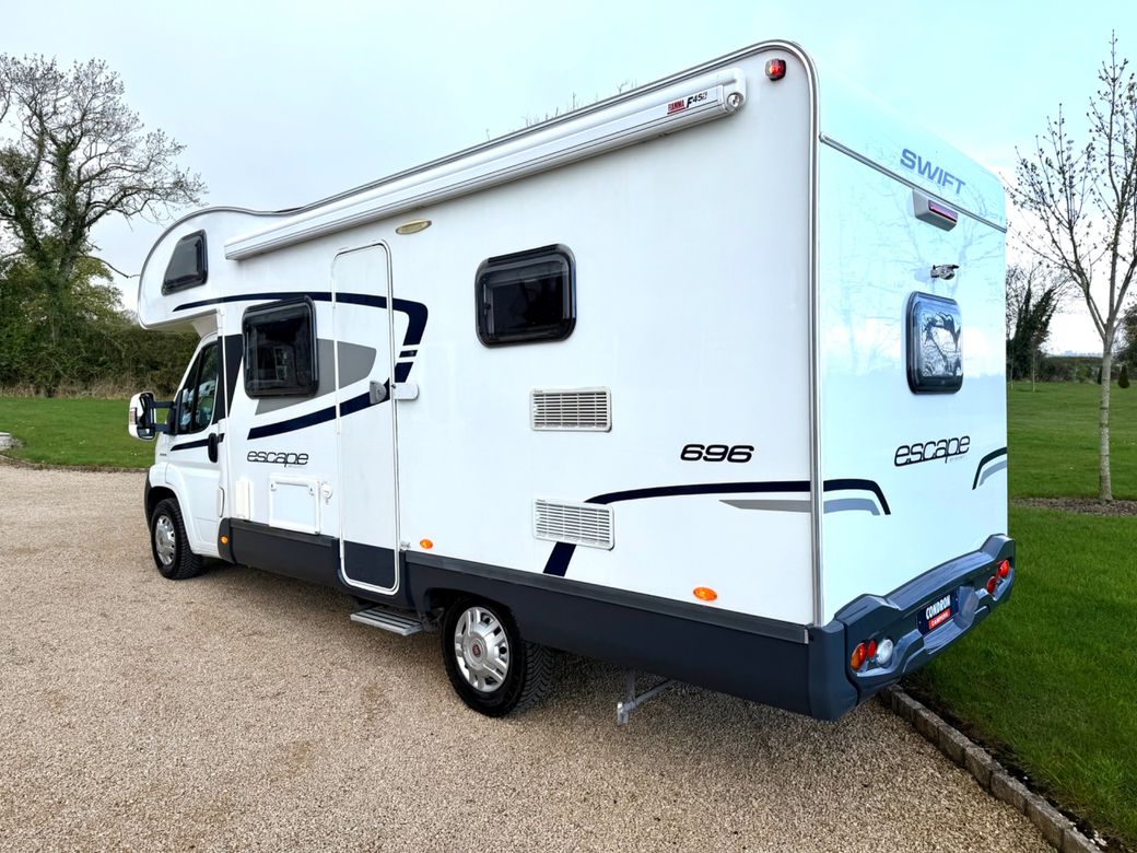 2013 SWIFT ESCAPE 696 R.H.D 