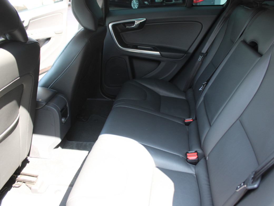 2016 Volvo V60 Cross Country