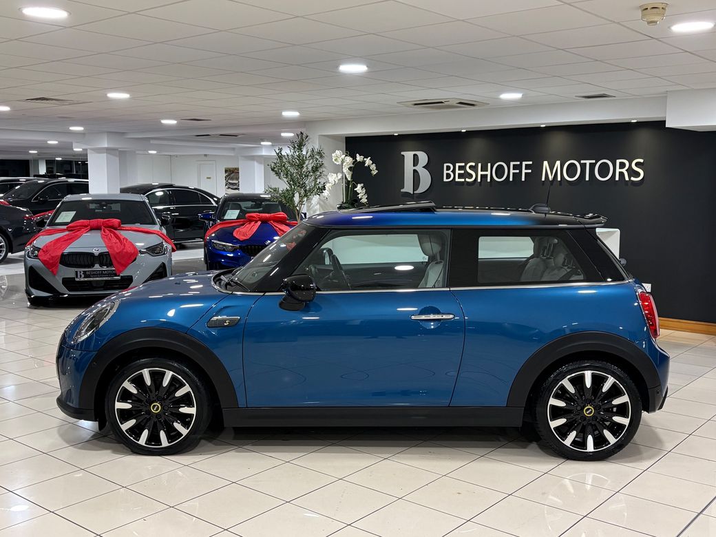 2023 Mini Hatch