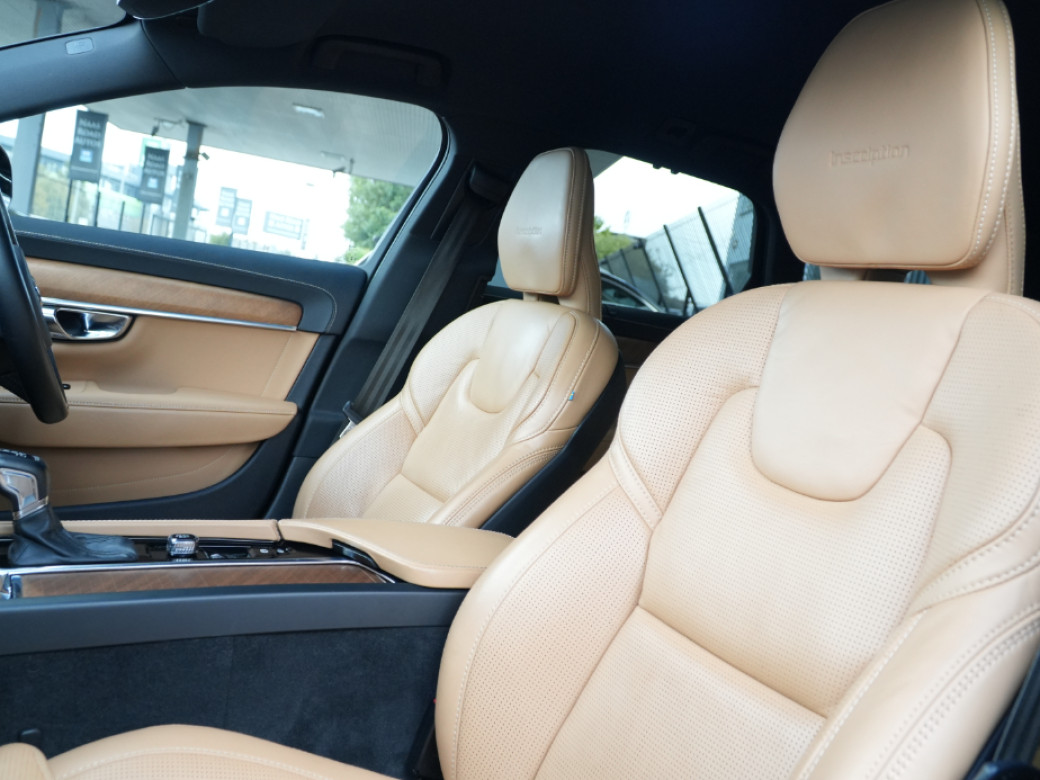 2021 Volvo V90
