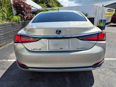 2020 Lexus ES 300h