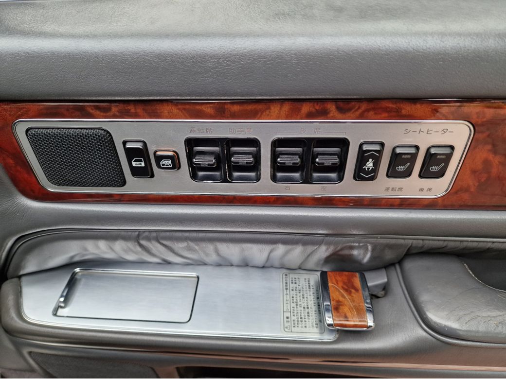 2000 Toyota Century