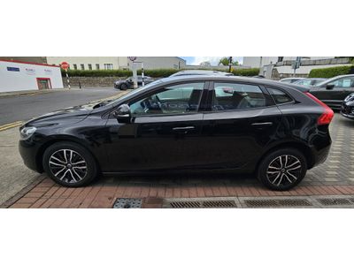 2017 Volvo V40