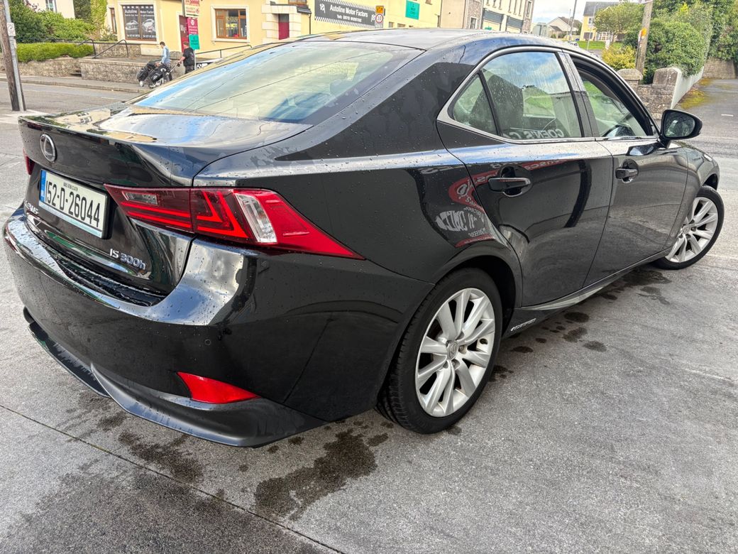 2015 Lexus IS 300h