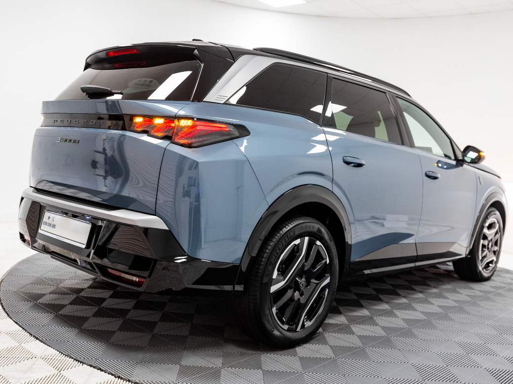2025 Peugeot 5008