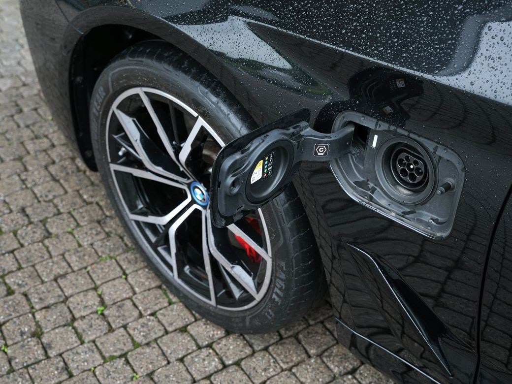2022 BMW 530