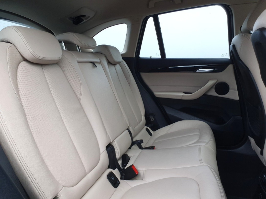 2022 BMW X1