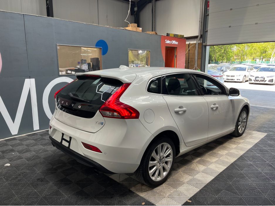 2015 Volvo V40