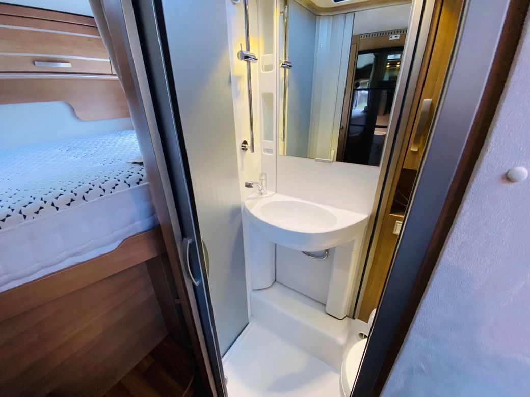 2013 HYMER  EXSIS-I EX504 AS R.H.D MANUAL 