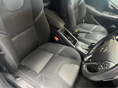 2017 Volvo V40