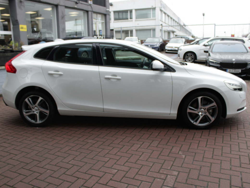 2016 Volvo V40