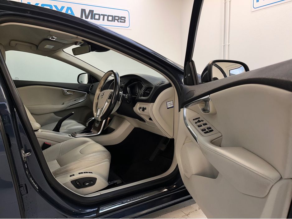 2017 Volvo V40