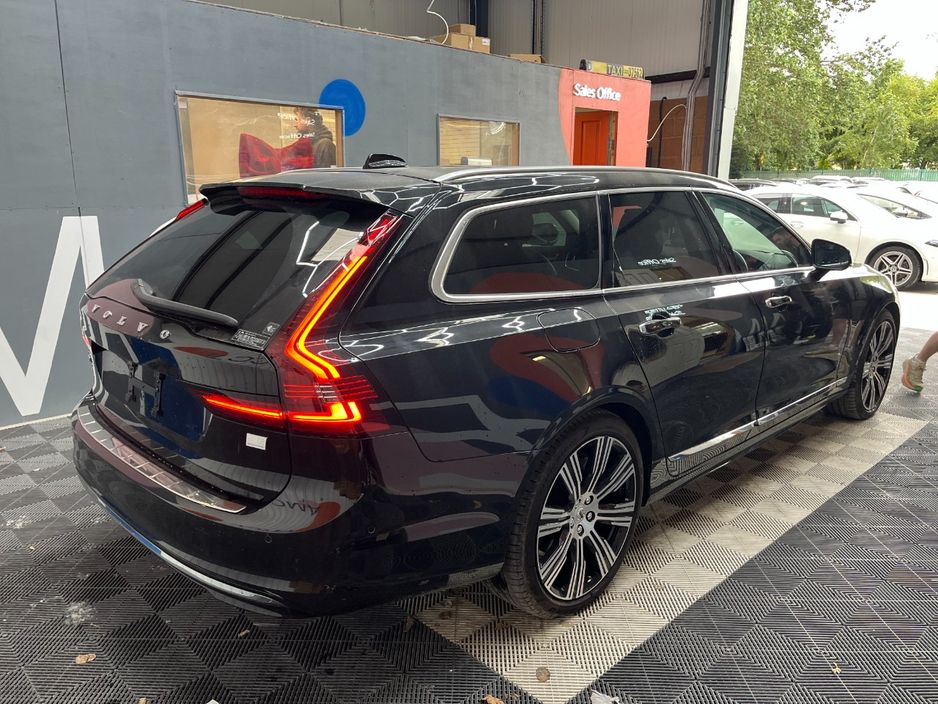 2022 Volvo V90