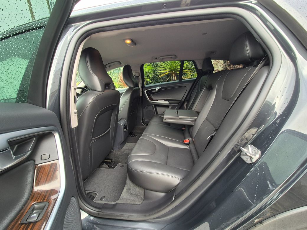 2017 Volvo V60 Cross Country