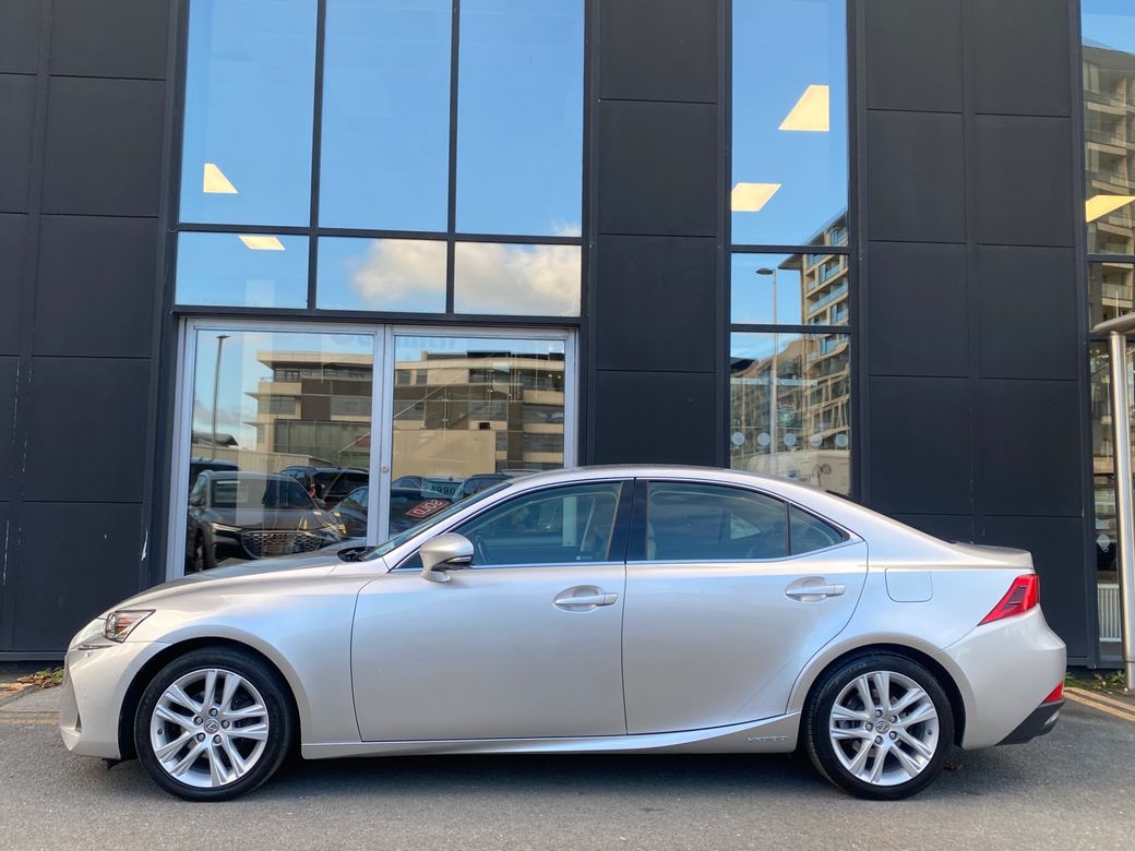 2019 Lexus IS 300h