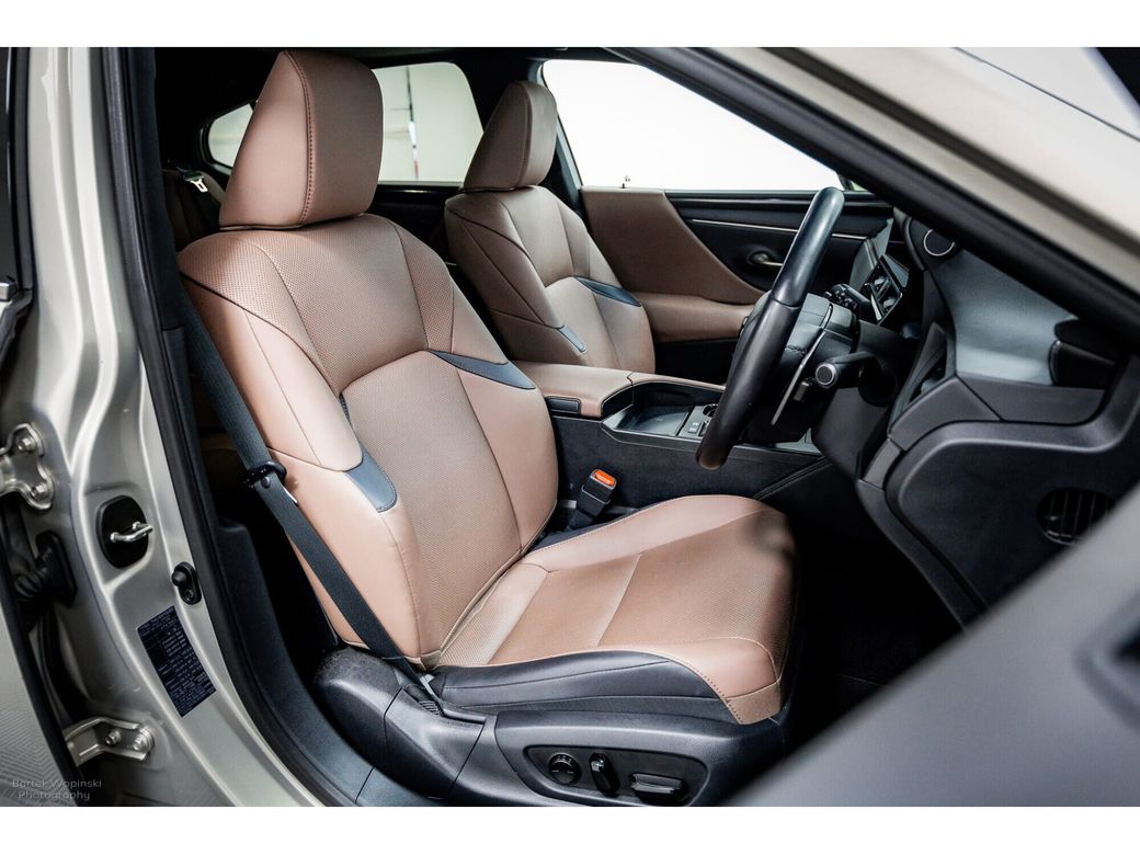 2023 Lexus ES 300h