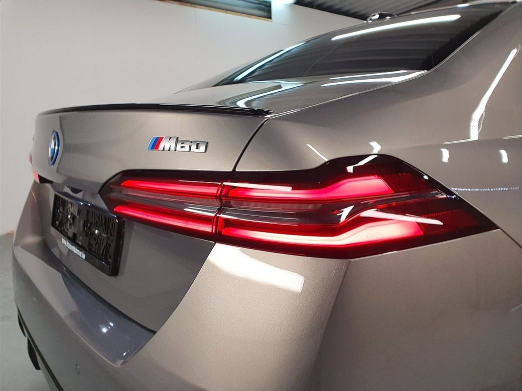 2025 BMW i5