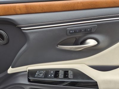 2023 Lexus ES 300h