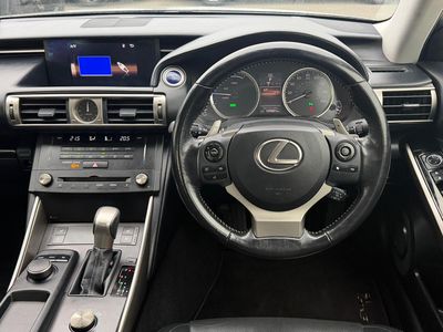 2016 Lexus IS 300h