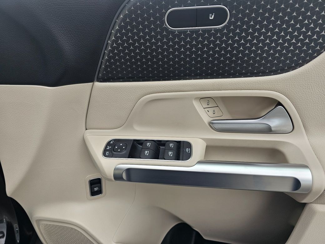 2025 Mercedes-Benz GLB Class