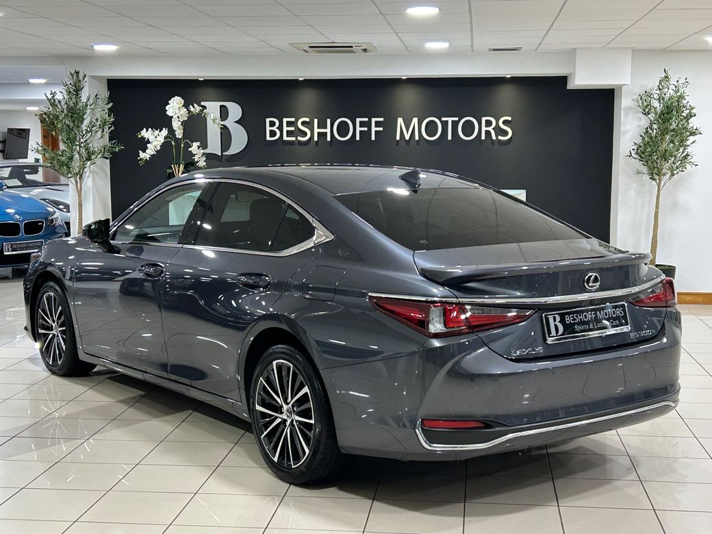 2023 Lexus ES 300h