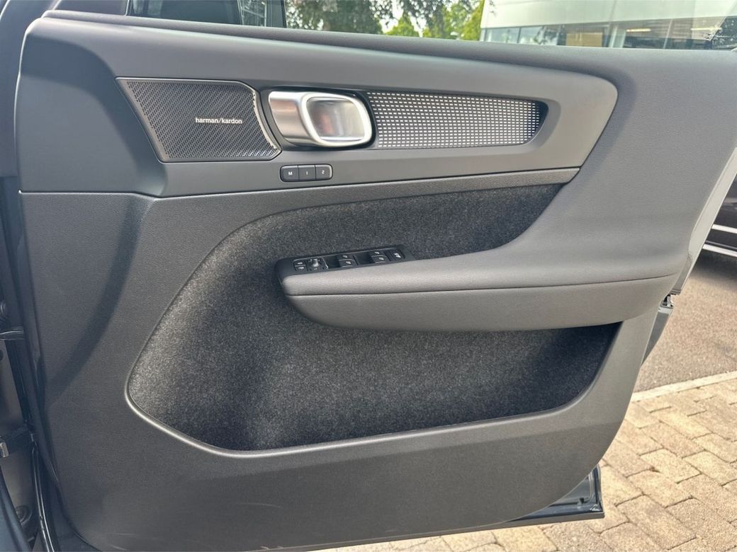 2026 Volvo EX40