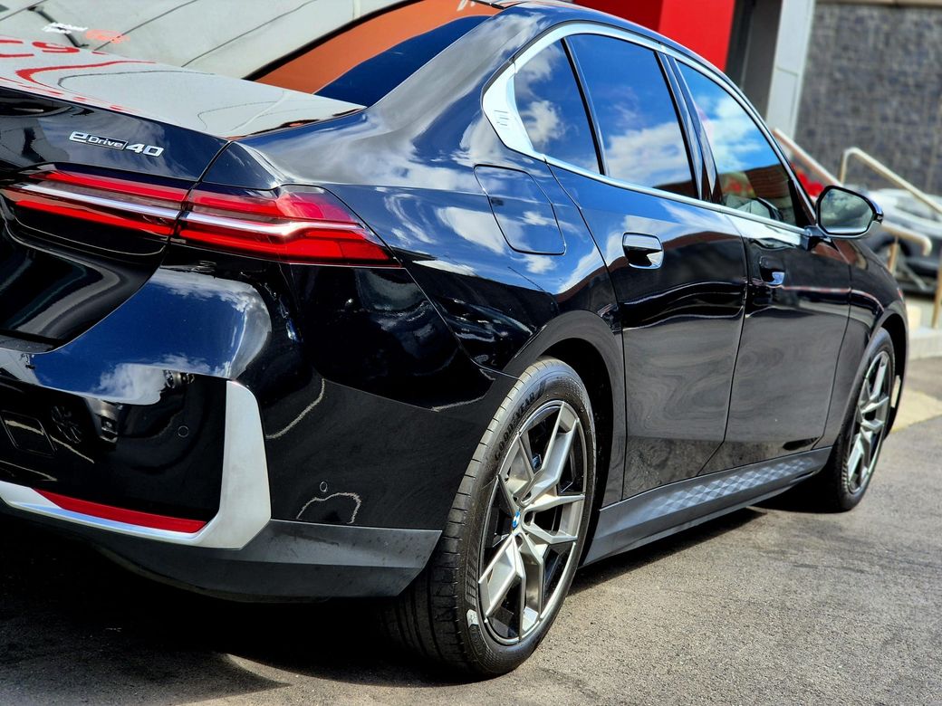 2025 BMW i5