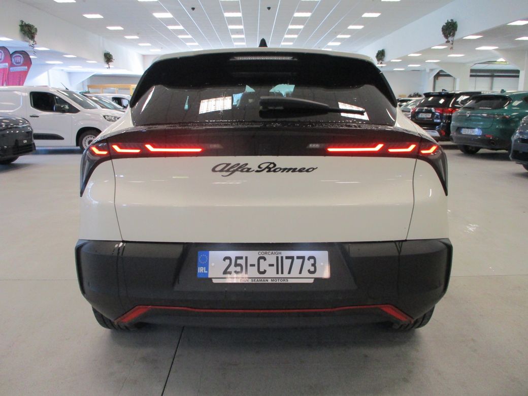 2025 Alfa Romeo Junior