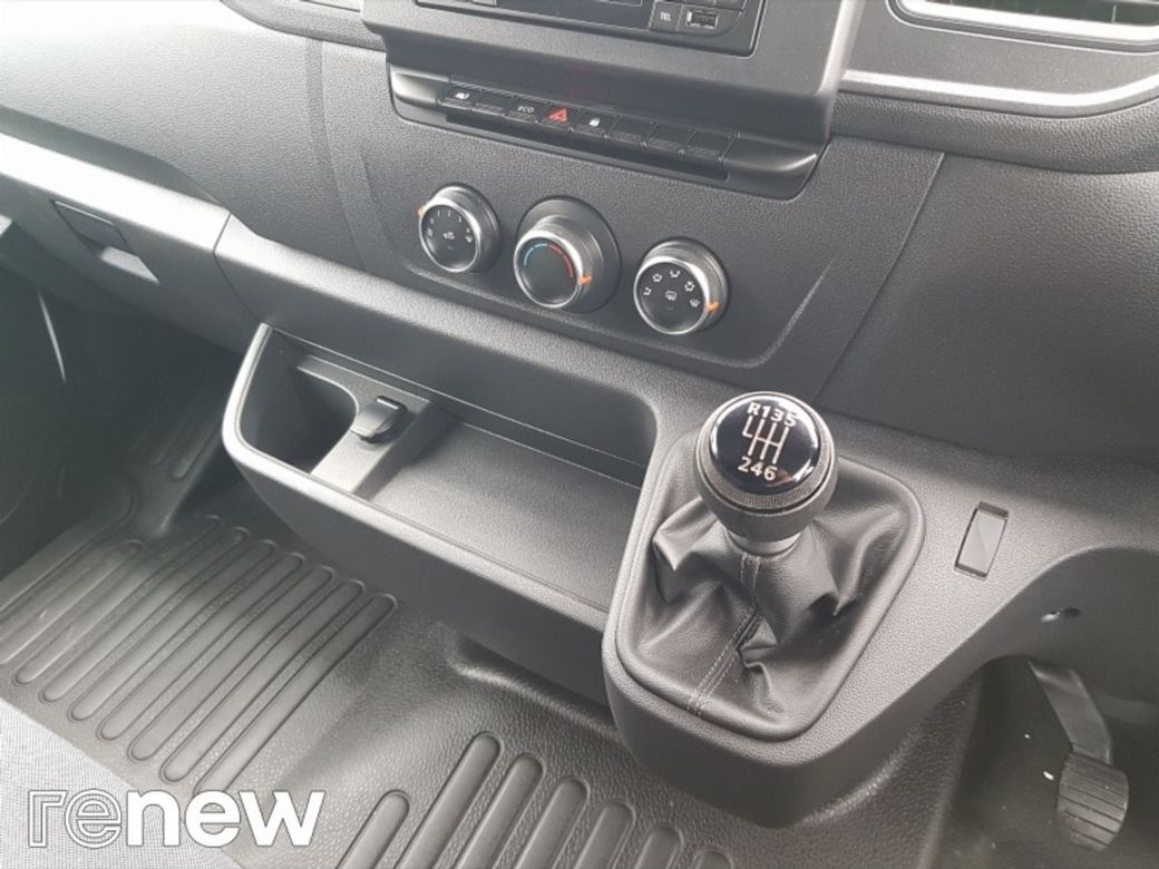 2024 Renault Master