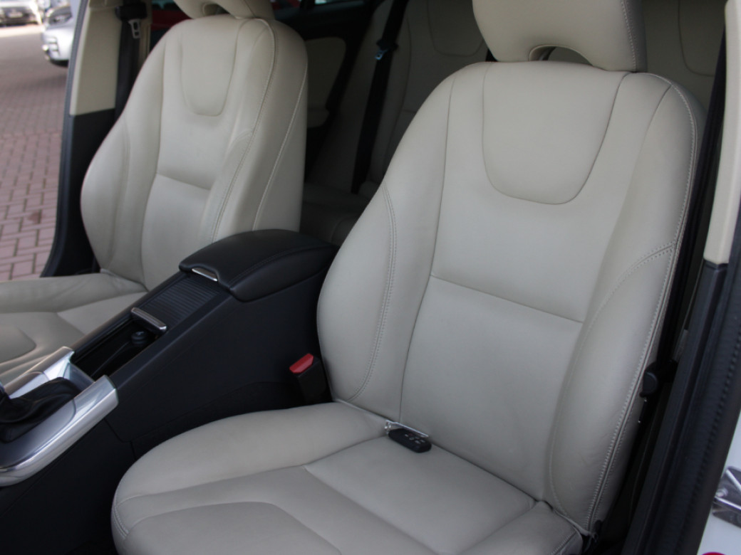 2016 Volvo V60 Cross Country