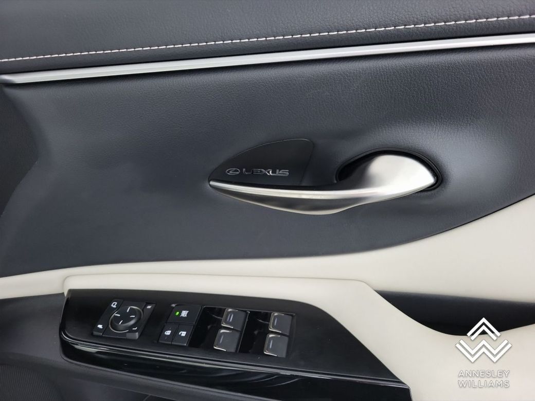 2023 Lexus ES 300h
