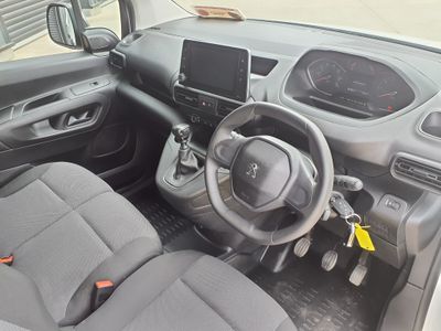 2022 Peugeot Partner