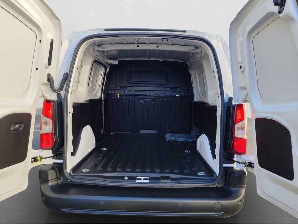 2025 Peugeot Partner