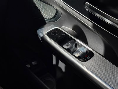 2025 Mercedes-Benz GLC Class