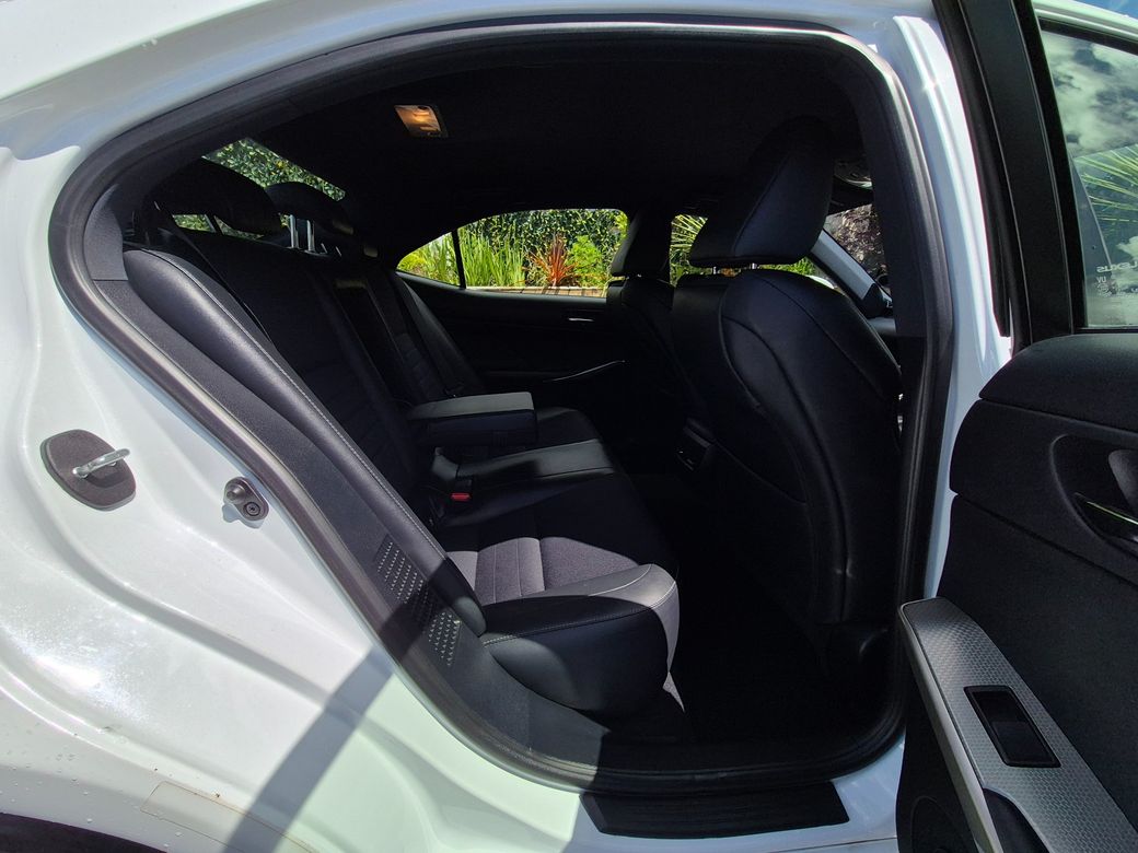 2015 Lexus IS 300h