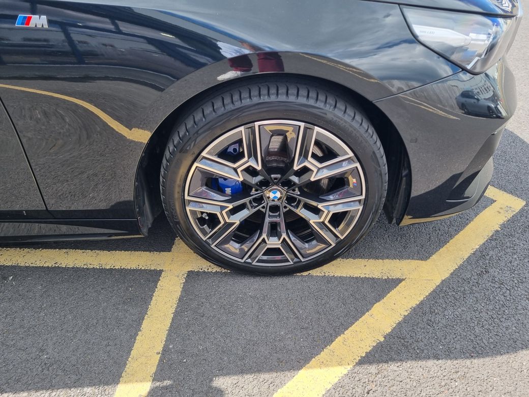 2025 BMW i5