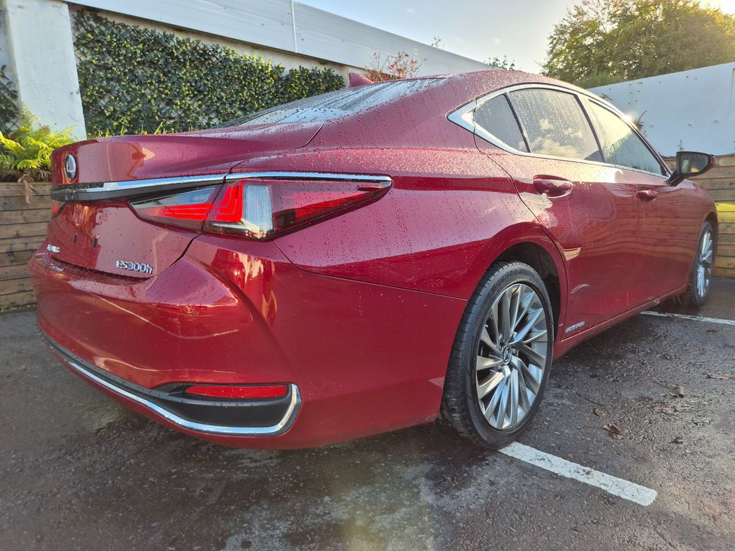 2022 Lexus ES 300h
