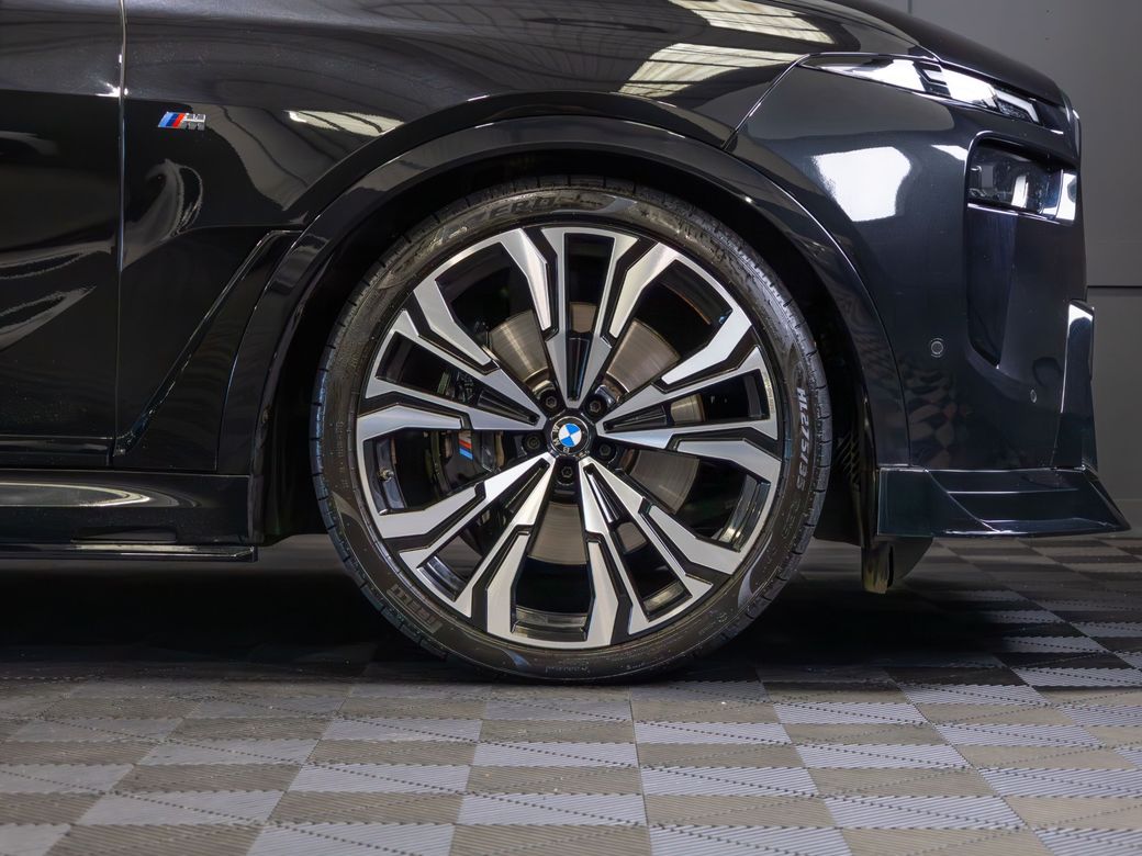 2022 BMW X7
