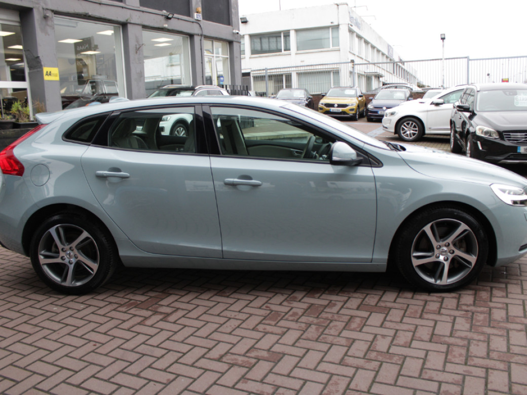 2018 Volvo V40