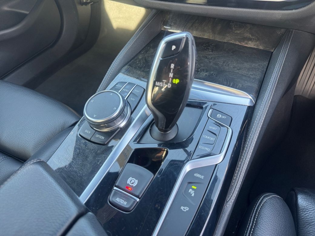 2019 BMW 530