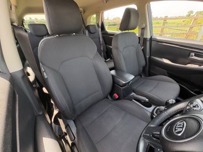2016 Kia Carens