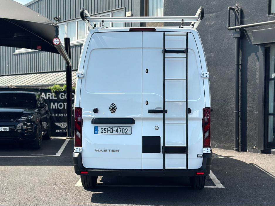 2025 Renault Master