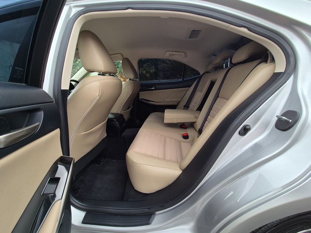 2020 Lexus IS 300h