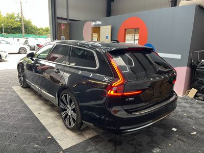 2022 Volvo V90